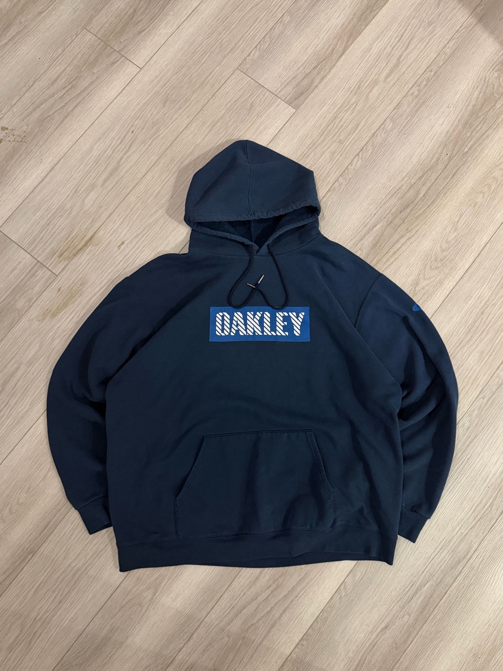 Vintage Oakley Hoodie Center Logo